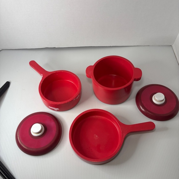 Melissa & Doug Deluxe Wooden Kitchen Accessory Set Red - Pots & Pans 5 pcs 2610 - Picture 3 of 15